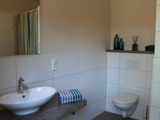 Badezimmer mit Dusche